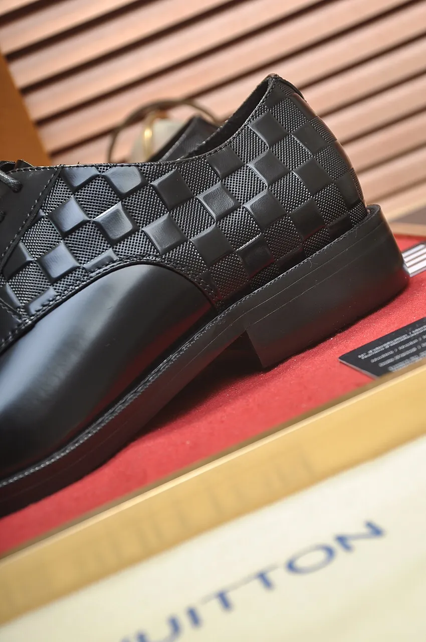 Men's men's shoes 💰520💶 [LV] (original single cowhide lining) 🍀LV's latest genuine leather business suit shoes are launched simultaneously on the official website. The first-layer cowhide imported from Italy is made of heavy gold, 💥official website 1:1 rubber outsole. Versatile to wear, high-end without losing class, and the color combination is extraordinary. This four-season style is alluring when worn on your feet, showing off your big-name flair. Standard code 38-45 (45 customized)